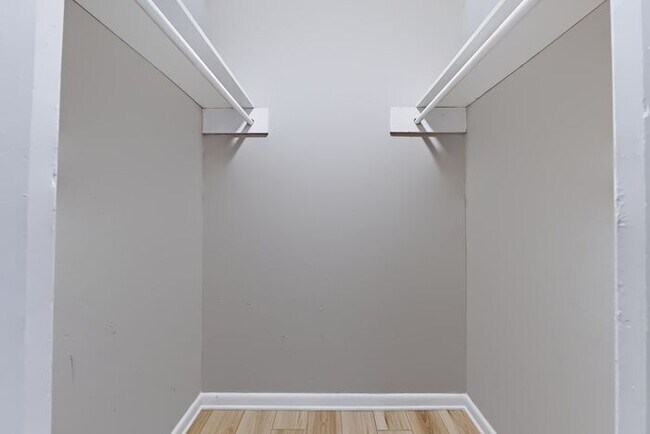 Building Photo - 1637 Line Cir