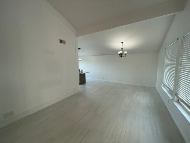 Building Photo - 13161 Shalimar Pl