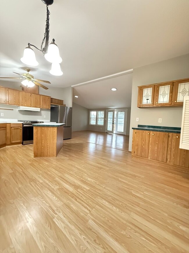 Building Photo - Beautifully Updated 3-Bed, 2-Bath Home wit...