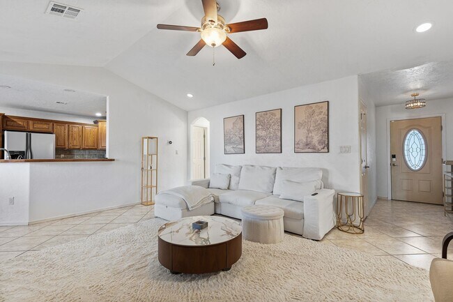 Building Photo - Conveniently located 3 Bedroom with 2 Car Garage