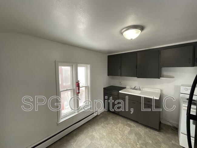 Building Photo - 500 W Market St