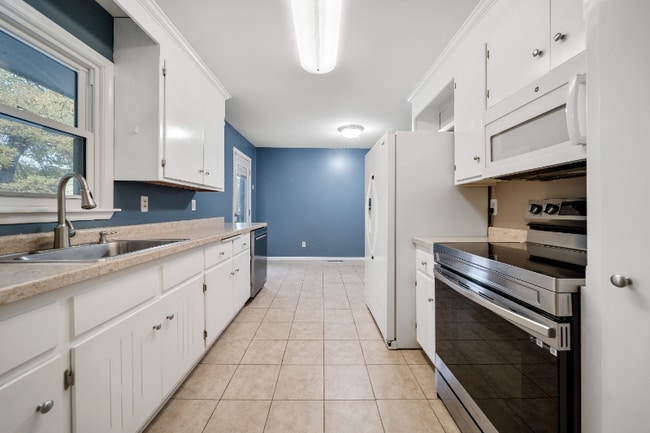 Building Photo - 6367 Zinnia Ln N