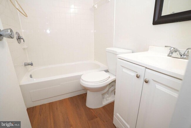 Building Photo - 4570 Conwell Dr