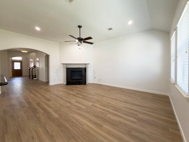 Building Photo - 2802 Ridgeglen Ln