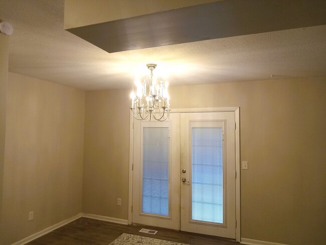 Building Photo - Darling Home in Bel Aire - Finished Baseme...