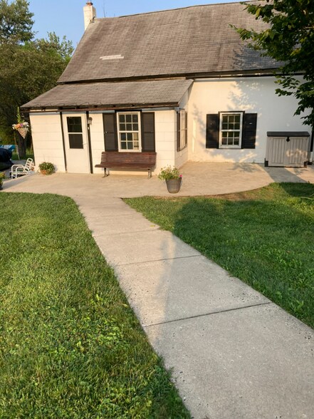 Building Photo - 389 Weinsteiger Rd