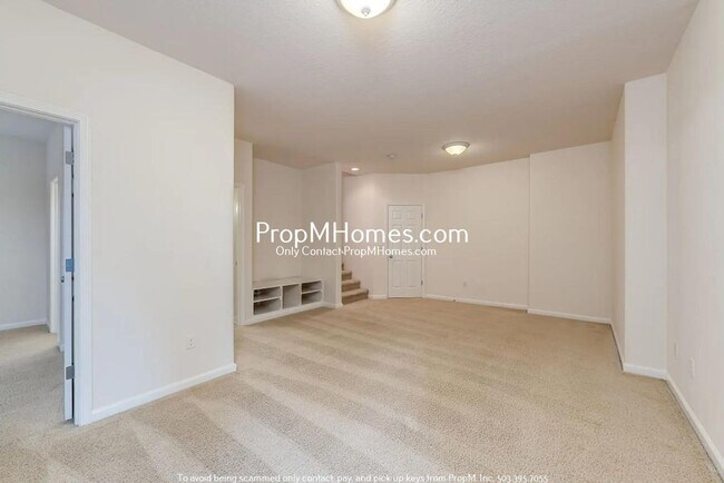 Building Photo - Spacious Three Bedroom Home on Bull Mountain - Gated Street!