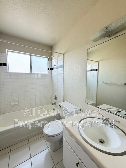 Building Photo - 550 El Cielo Rd