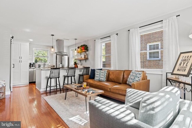 Building Photo - 110 E Rosemont Ave