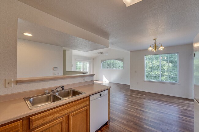 Building Photo - Beautiful 3 Bed, 2 Bath Condo in NW Fort Collins!
