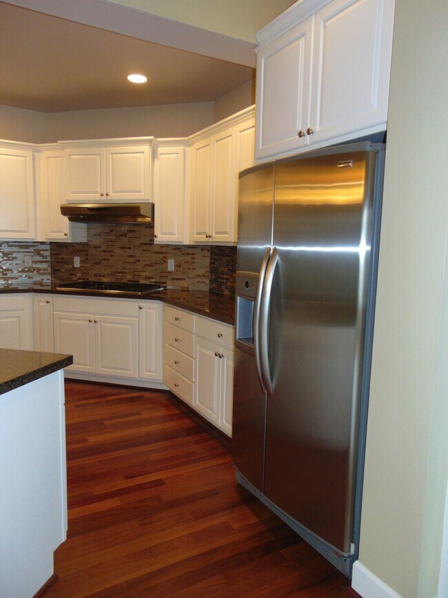 Building Photo - 4+ Bedroom/2.5 Bath Luxury Kirkland Home.  Spacious Home, Rose Hill Area!  A Must See!