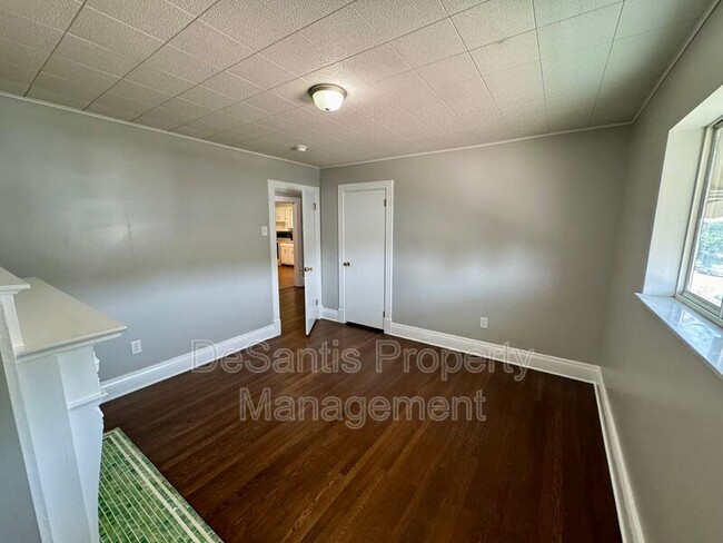 Building Photo - 227 5th Ave