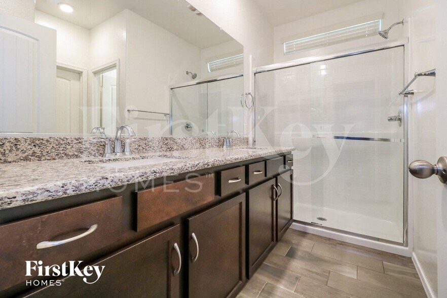 Building Photo - 17126 W Seldon Ln