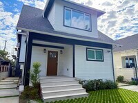 Building Photo - 678 E 45th St