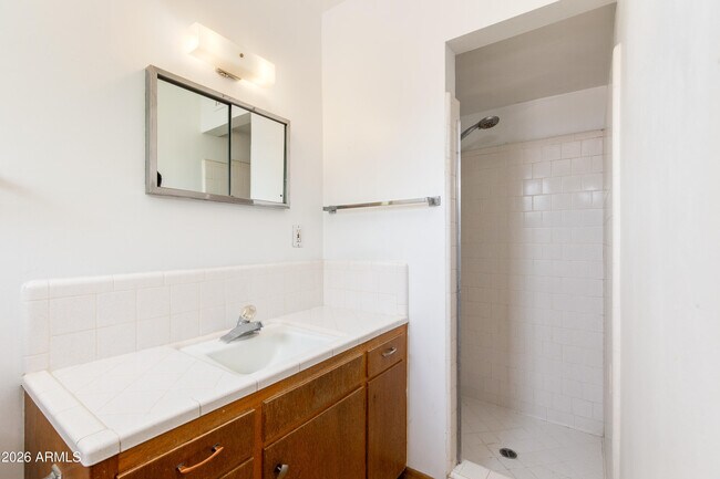 Building Photo - 1524 W Ocotillo Rd