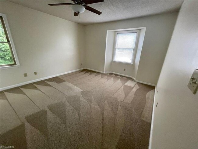 Building Photo - COMING SOON!! 2 BED 2 BATH CONDO!