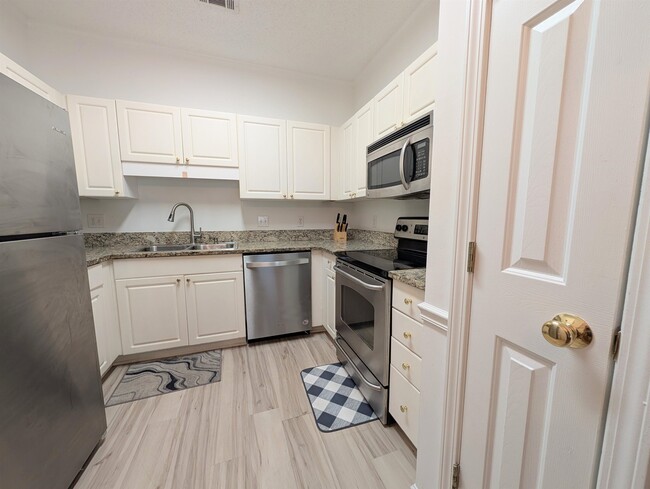 Building Photo - 9754 Leyland Dr