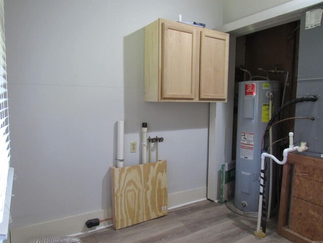 Building Photo - 405 E Main St