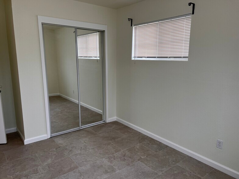 Building Photo - 754 48th St