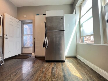 Building Photo - 925 N Mozart St