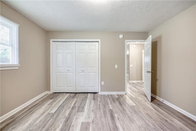 Building Photo - 130 Glory Ln