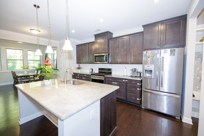 Building Photo - Spacious & Stylish Meritage Home with Sunr...