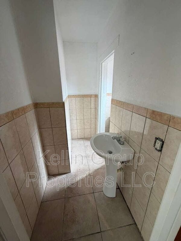 Building Photo - 2917 Sanchez St