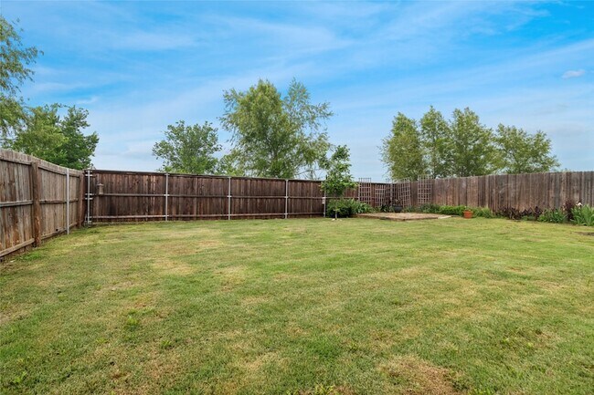 Building Photo - 4351 Pyramid Dr