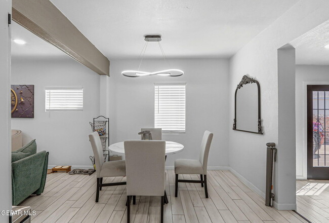 Building Photo - 7740 Phoenix Ave