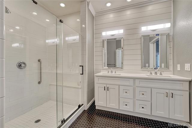 Building Photo - 9885 Greensview Cir