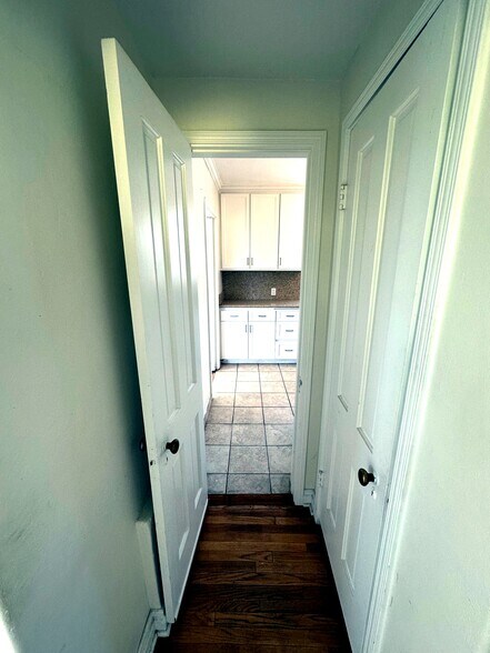 Building Photo - 10847 Balboa Blvd