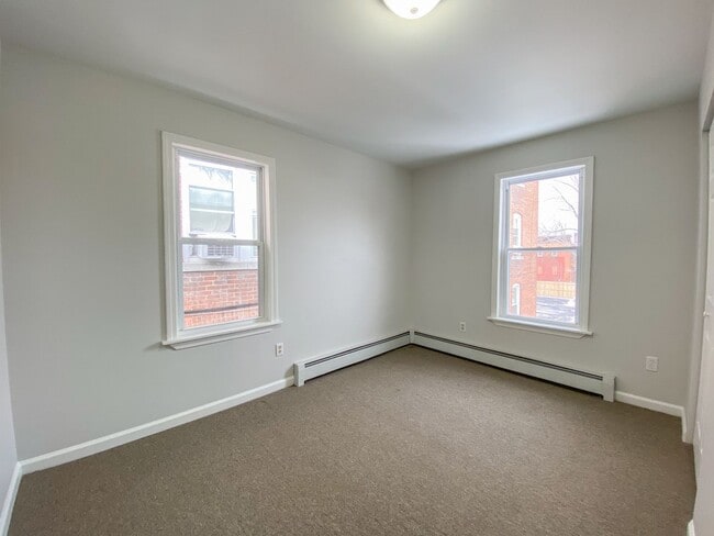 Building Photo - Gorgeous single-family home near Hartford ...