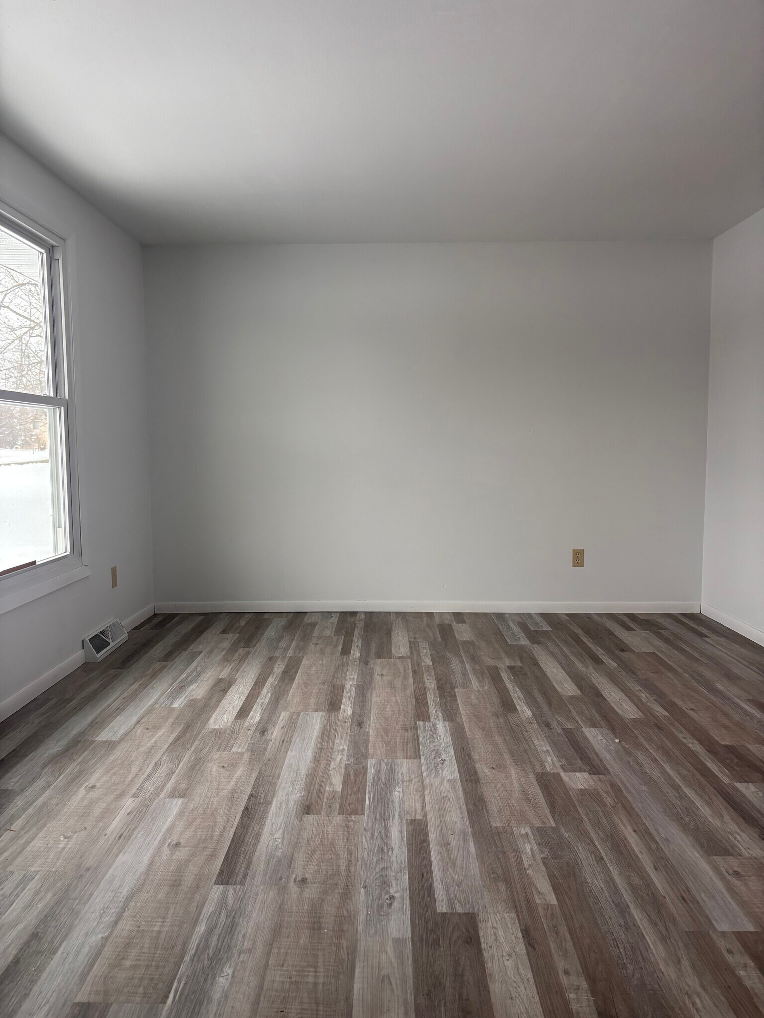 Building Photo - W557 Mary Ln