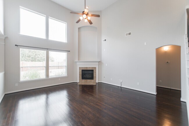 Building Photo - 9402 Empress Crossing Dr