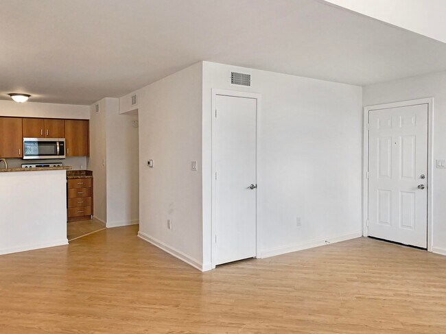Building Photo - 1345 Crystal Way