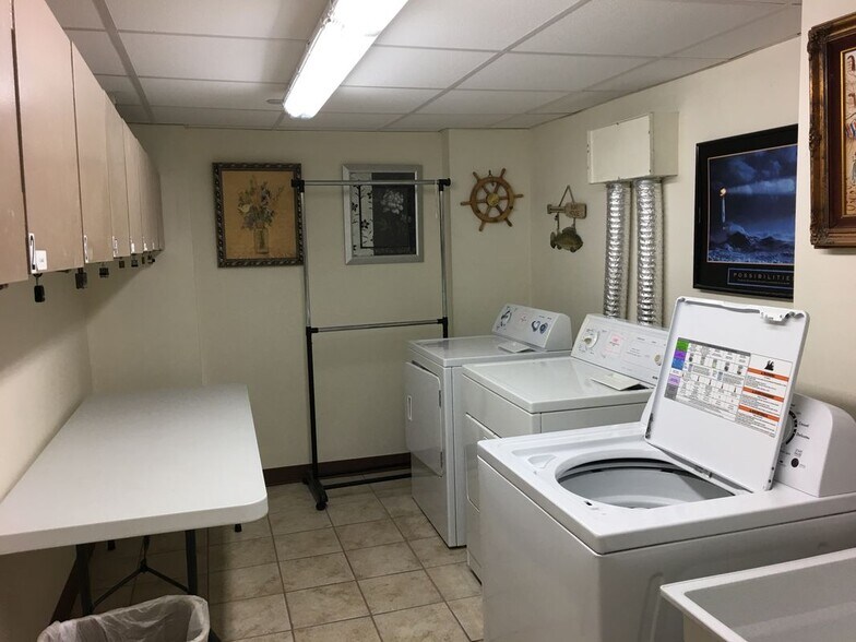 Building Photo - 420 64th Ave