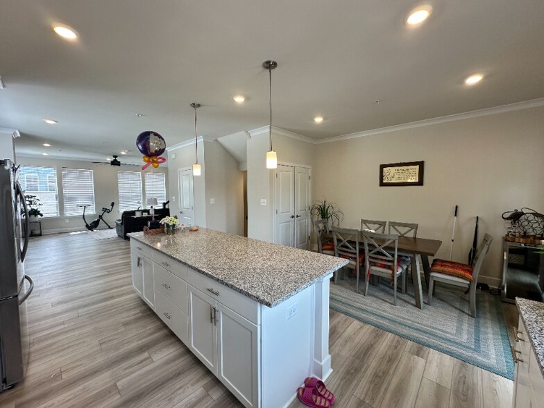 Building Photo - 3615 Artesian Ln