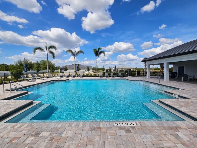 Building Photo - Beautiful Seasonal Englewood Villa- DOG FRIENDLY - new construction with Community Pool! – Locate...