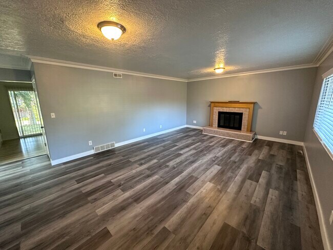 Building Photo - 94 Yale St