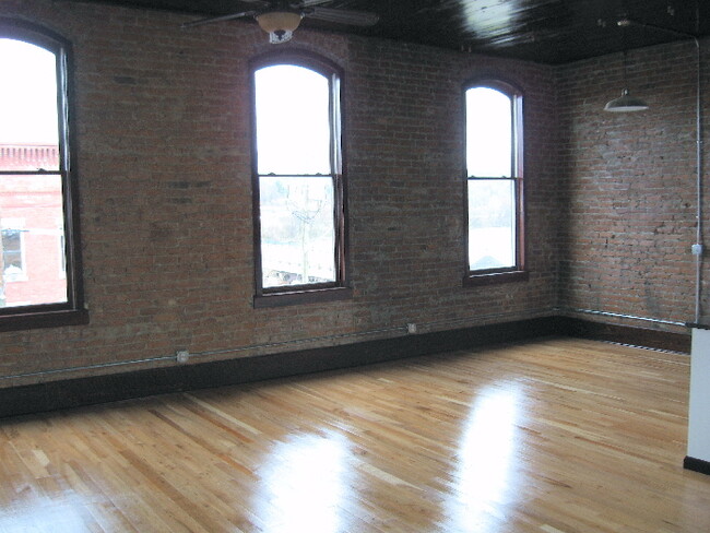 Building Photo - 177 Front St