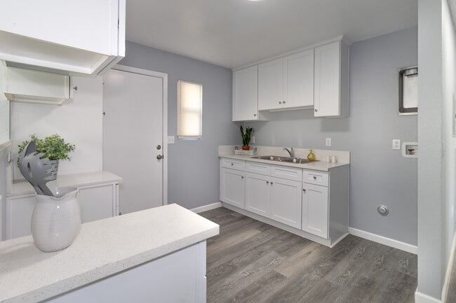 Kitchen - 5211 Live Oak St