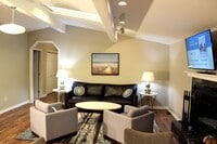 Building Photo - 376 Hillcrest Ave