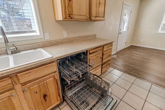 Building Photo - Charming 3 Bedroom Home in Quiet Orchard Mesa Cul-de-Sac