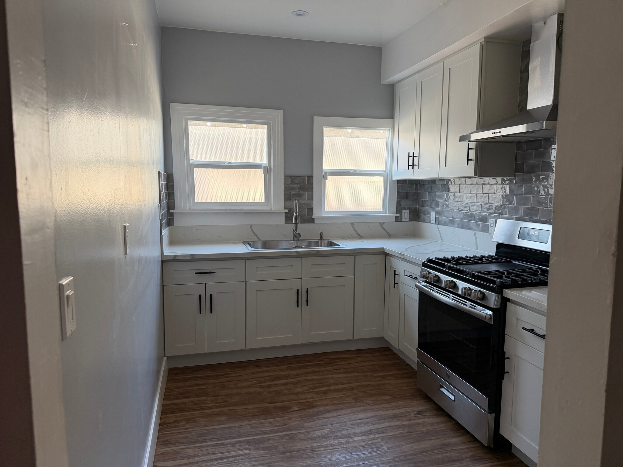 Building Photo - 1151 E 15th St