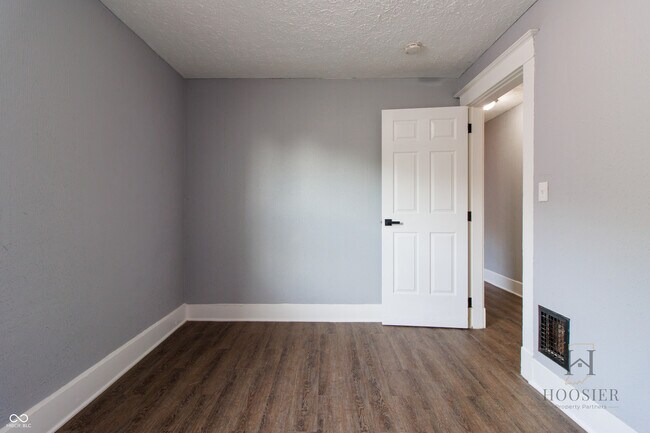 Building Photo - 614 N Temple Ave
