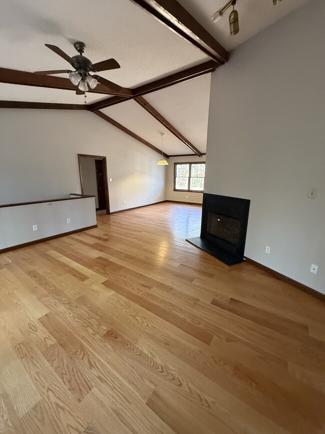 Building Photo - 4711 Highview Ct