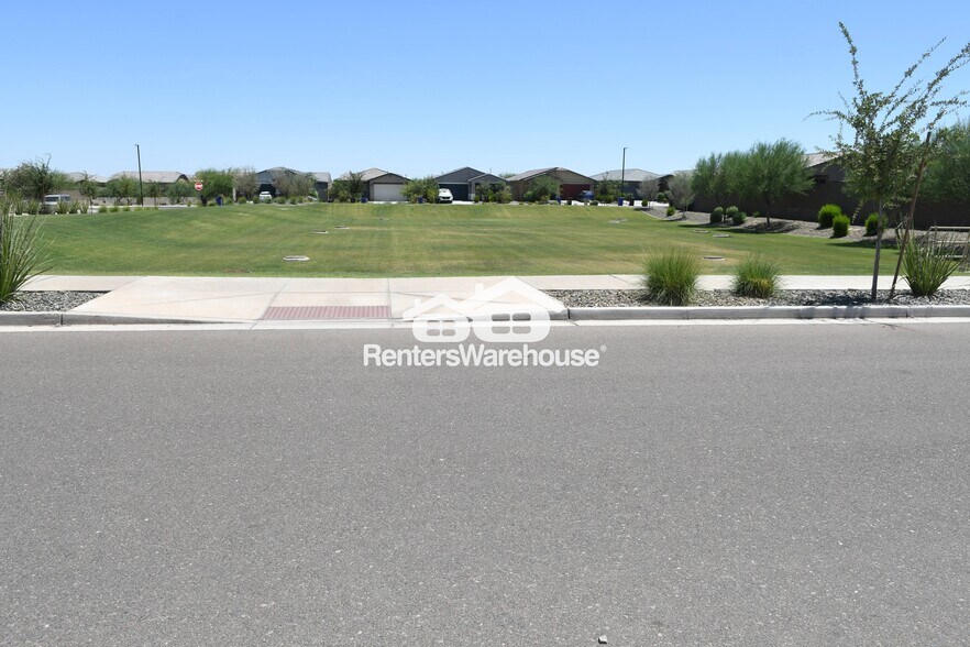 Building Photo - 16009 W Cottontail Ln