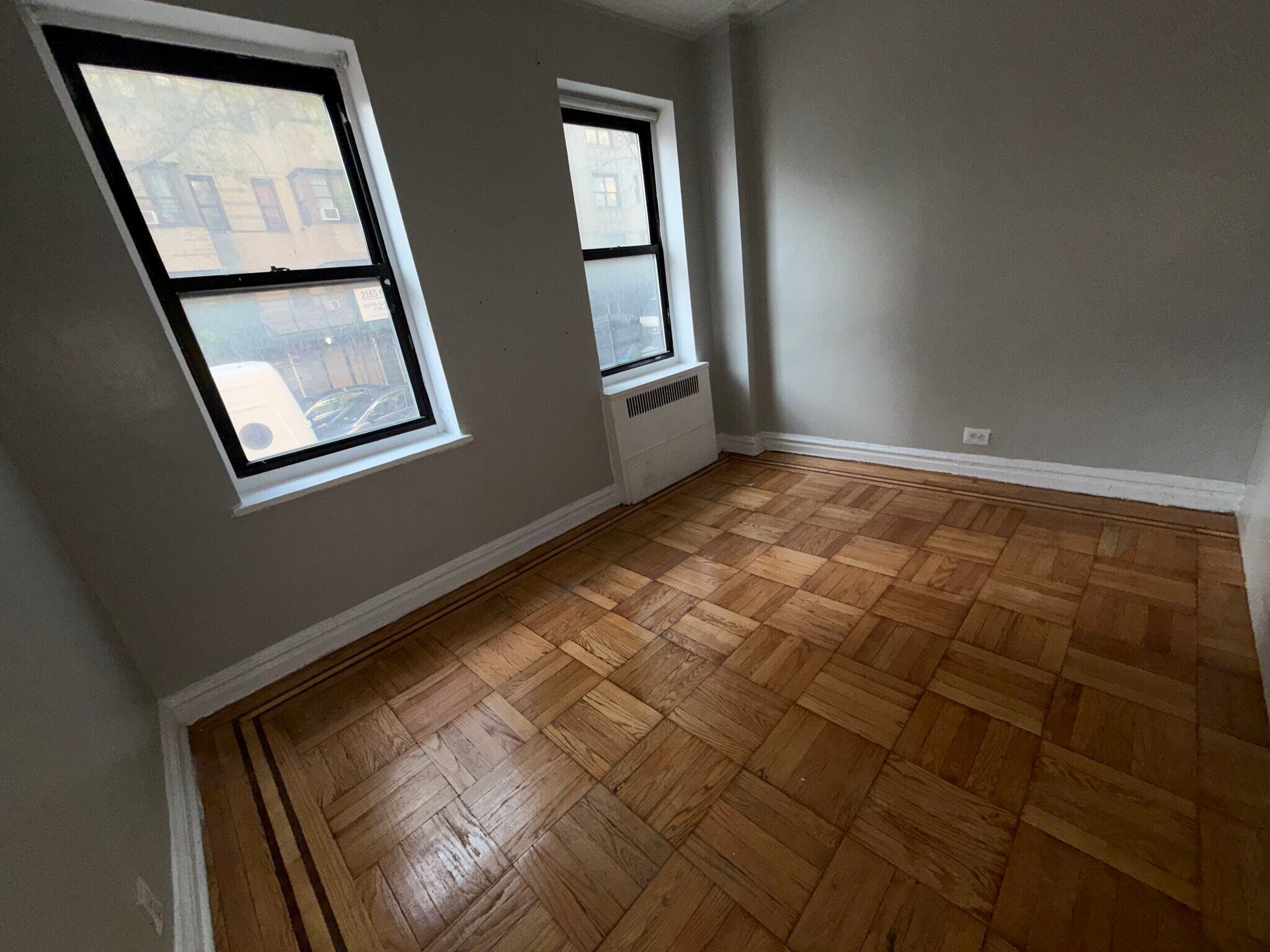 Building Photo - 253 E 181st St