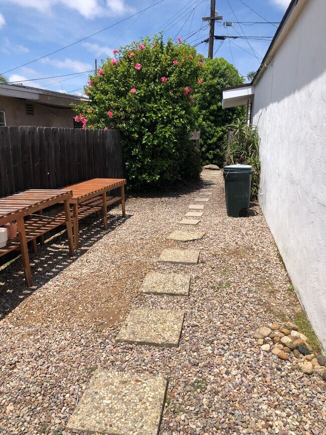 Building Photo - Spacious Single Story 4 bed 2 bath home in Serra Mesa w/2 car garage