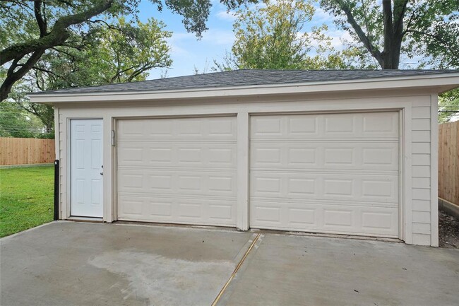Building Photo - 10311 Londonderry Dr